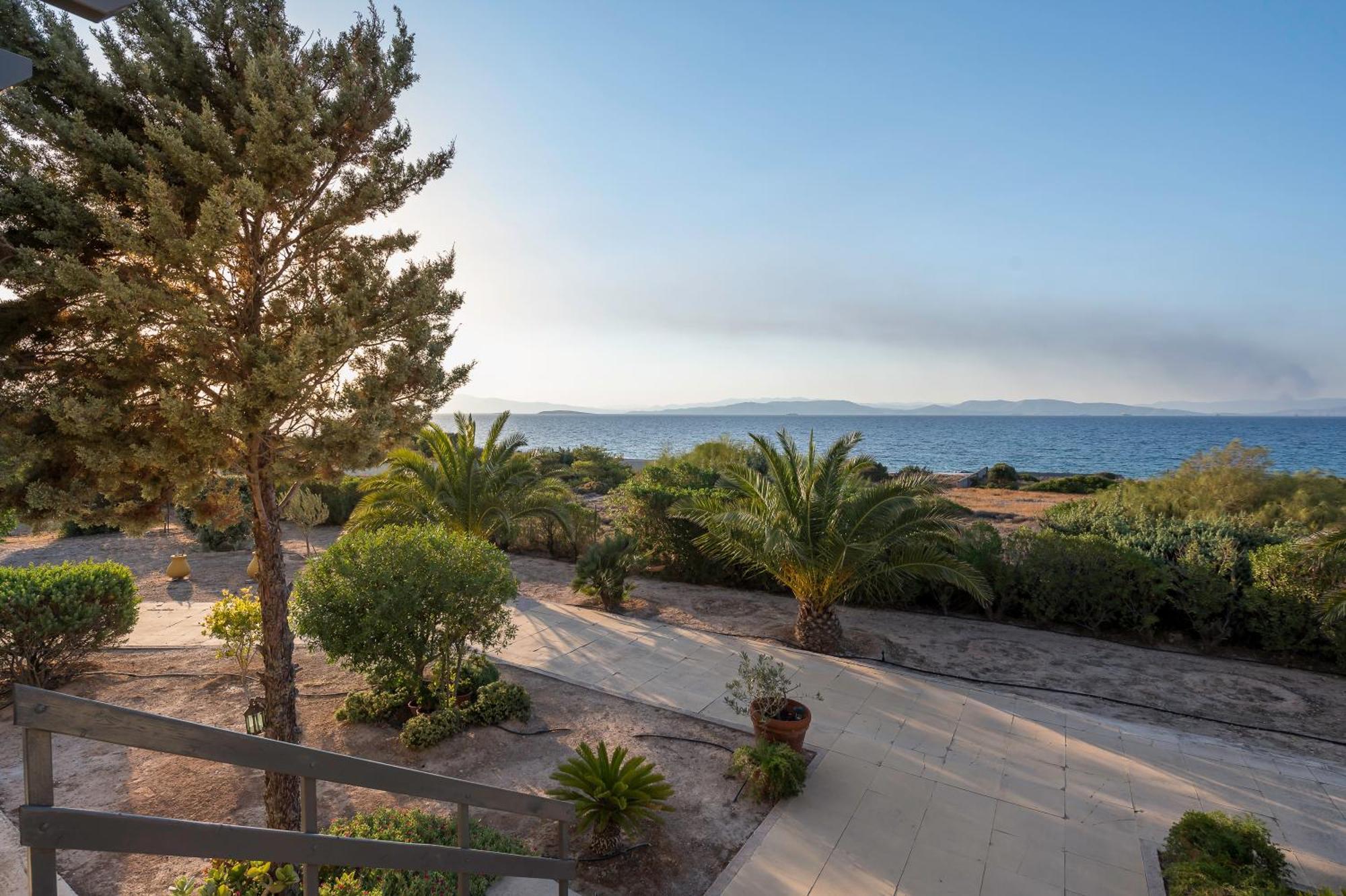 Marfaia - Villa By The Sea Agioi Экстерьер фото